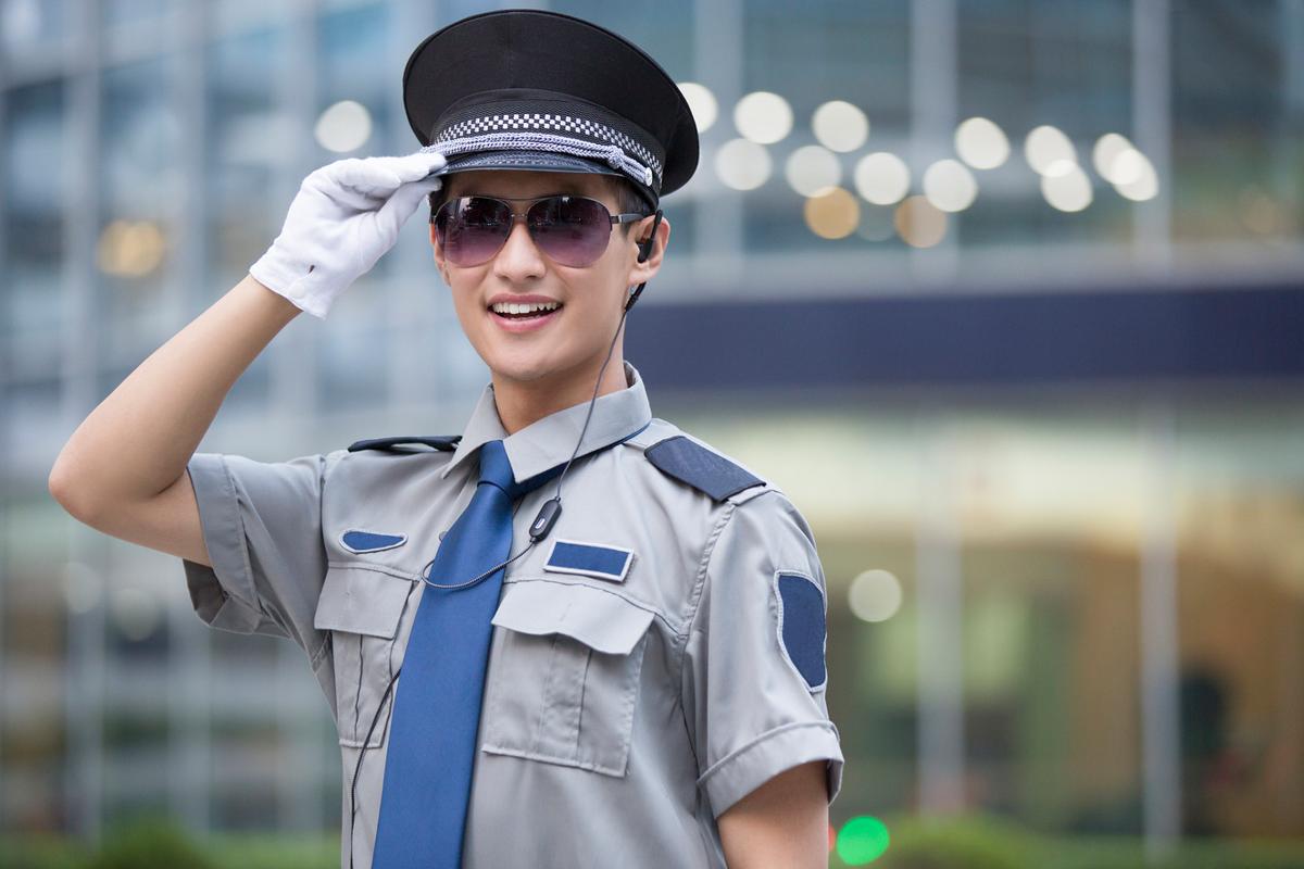 “最会拍照的保安”