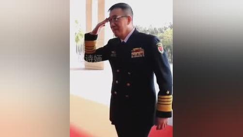 董军罕见身穿便服现身