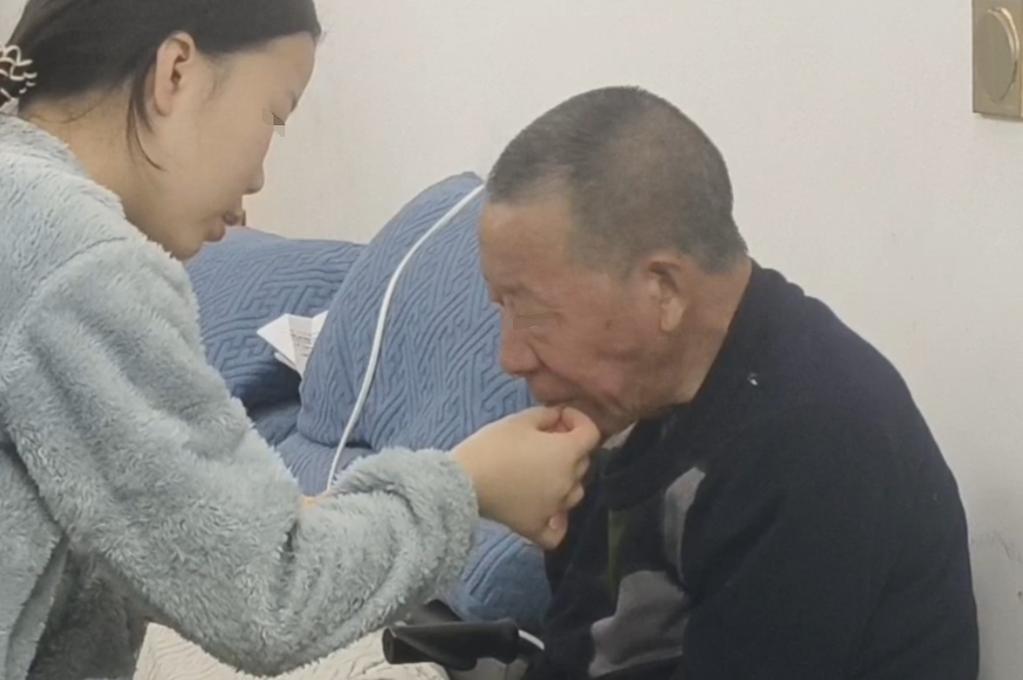 舅舅照顾3个外甥近10年 本人回应