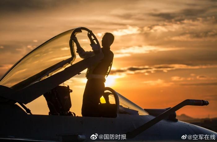 高燃!被空军的帅气混剪硬控了