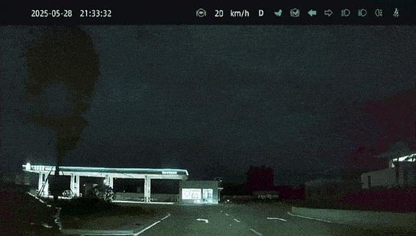 多地网友拍到神二十一划破夜空瞬间