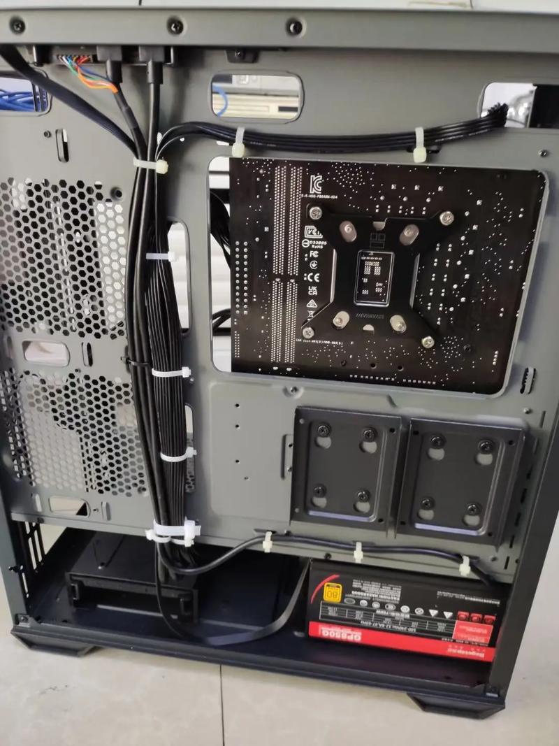 如何组装一台电脑简易