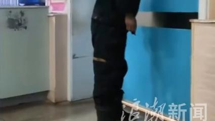 矿工得知老婆生产 满身乌黑赶到医院