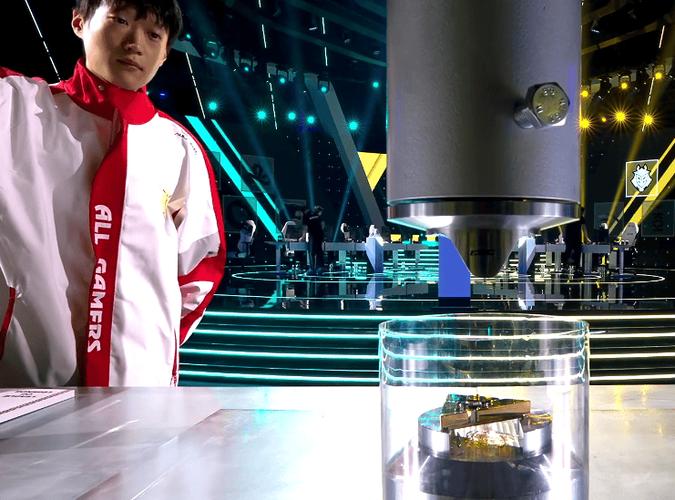 香克斯赛后采访谈及对线Faker