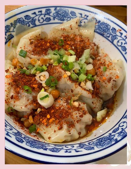 游客投诉点的馄饨上来抄手