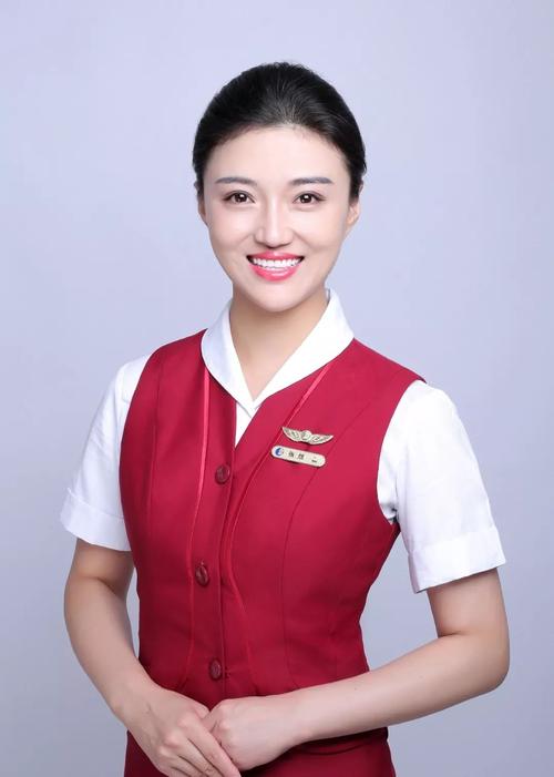 山航空姐穿上羊毛衫制服了