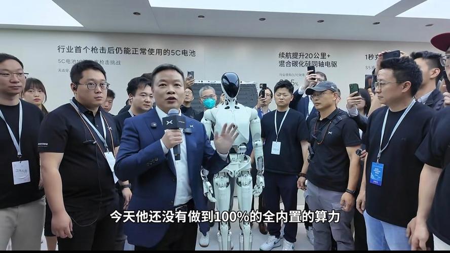 何小鹏再回应机器人里藏真人质疑