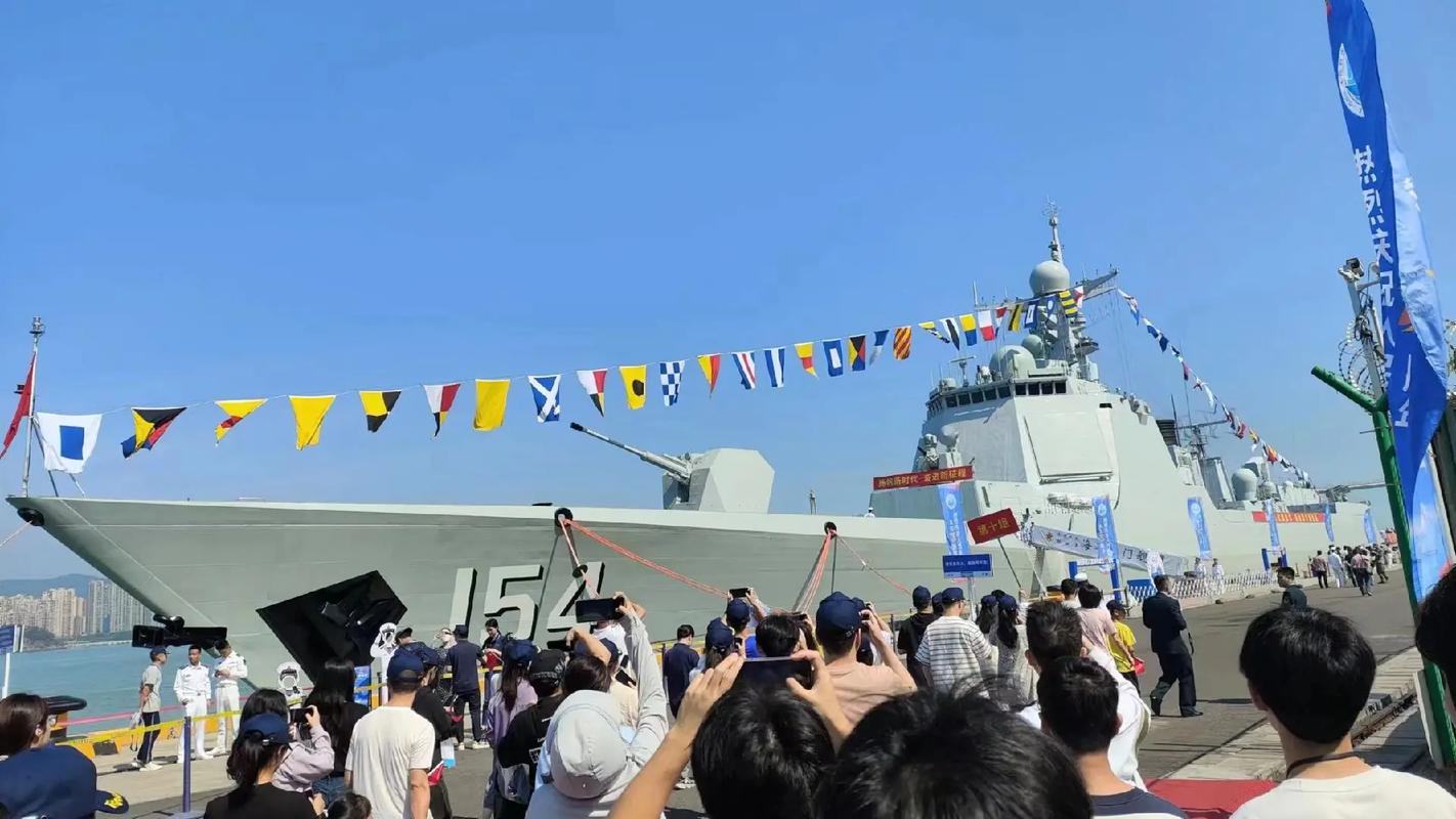 福建舰入列现场高清大图来了