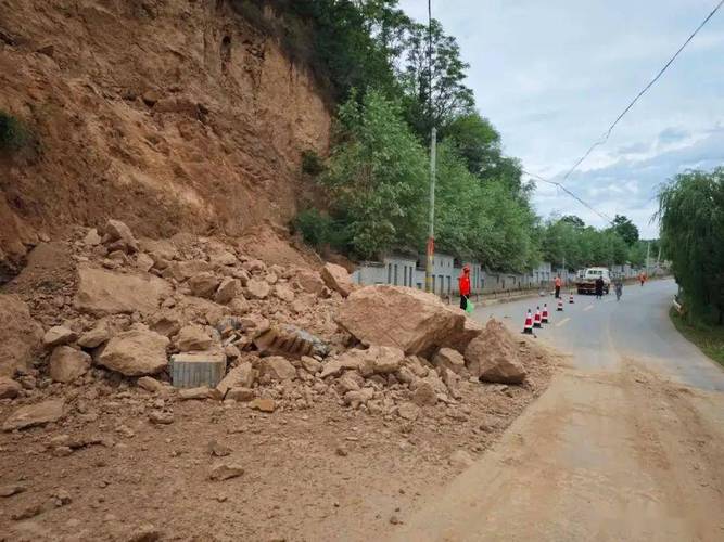 网红公路垮塌 3000村民出行受阻