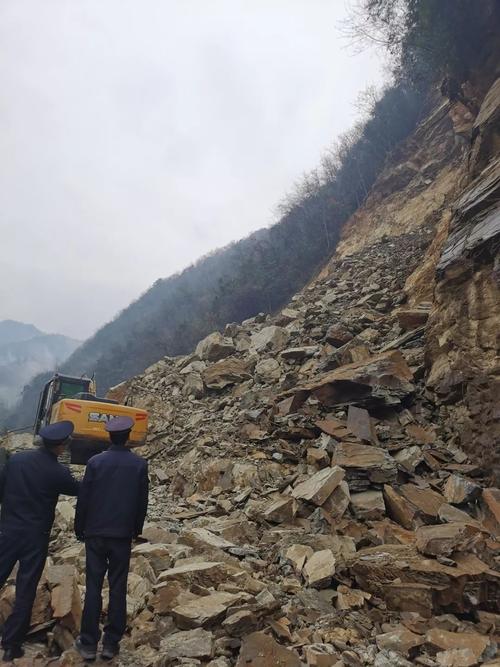 网红公路垮塌 3000村民出行受阻