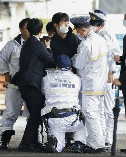 日本报纸配送员备爆竹防熊袭