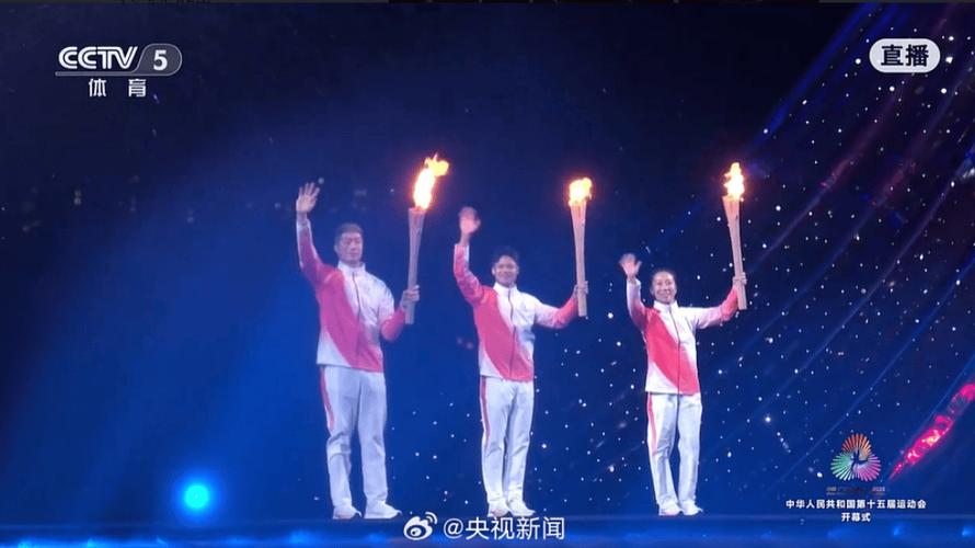 粤港澳火炬手共同点燃全运会主火炬