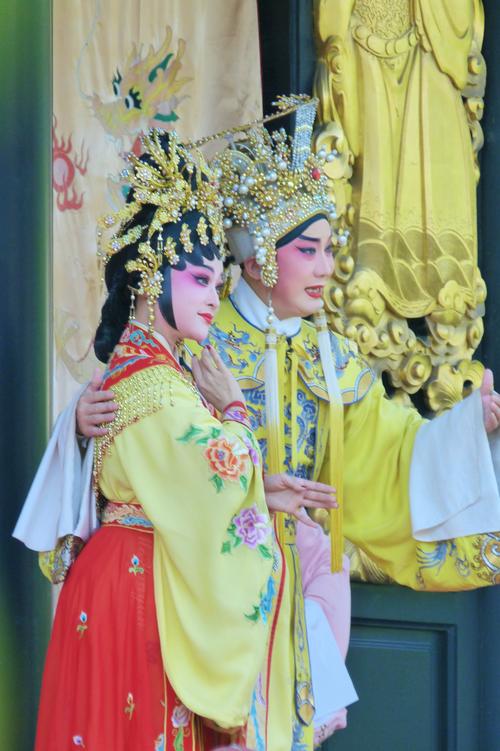 粤港澳粤剧艺术家共唱《彩云追月》