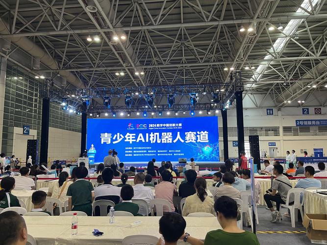 国内首届机器人辩论大赛决赛举行