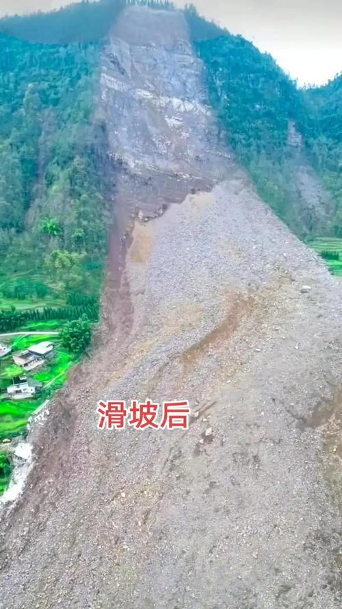 四川阿坝红旗特大桥发生垮塌