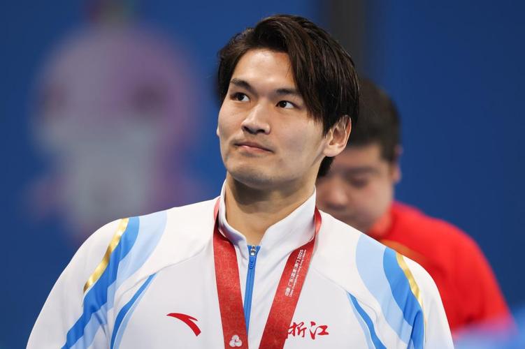 徐嘉余夺全运会男子100米仰泳金牌