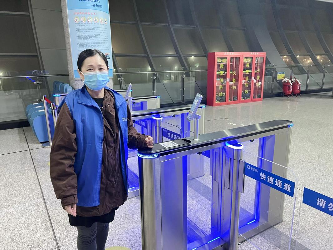 宁波机场回应旅客在候机室抽电子烟