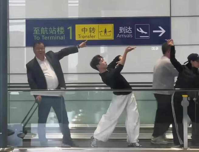 “大叔不理解但照做”走红 本人回应