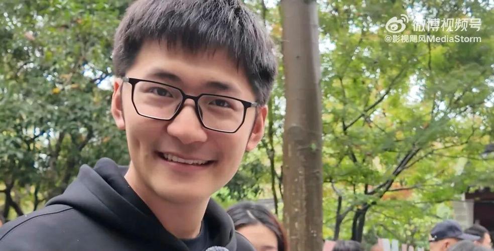 影视飓风CEO在相亲角被大妈吐槽