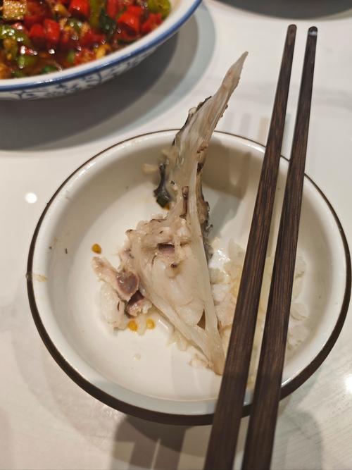 男子差评饭店不上鱼：实际上了8次