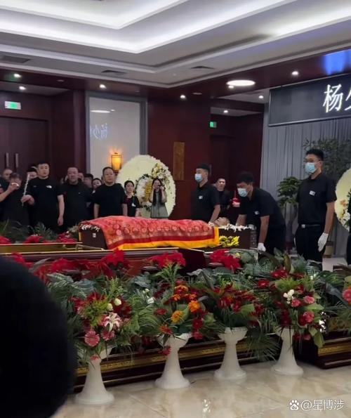 41岁男子为自己举办“半个葬礼”
