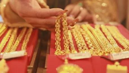 试戴金手镯事件后续：顾客赔偿100元