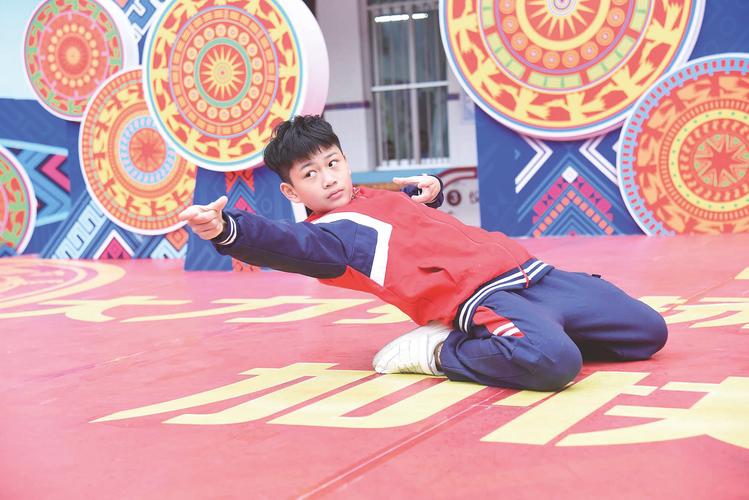 小孩哥小孩姐惊艳十五运会