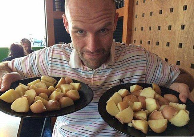 英国男子每天翻垃圾箱 月入5600元
