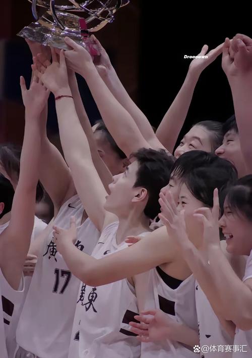 广东女篮力克四川夺得金牌