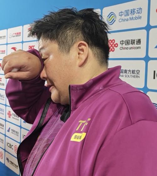 巩立姣泪洒现场：金牌献给天上的妈妈