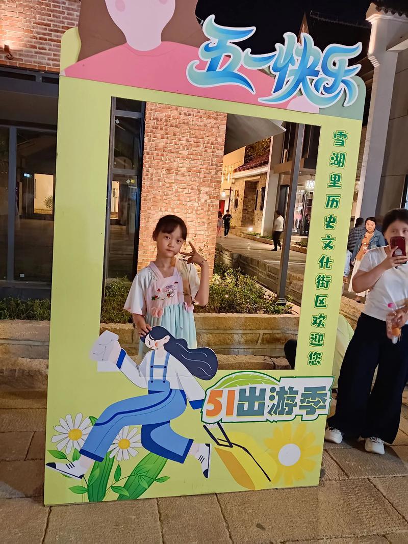 逛公园短视频的配歌怎么制作